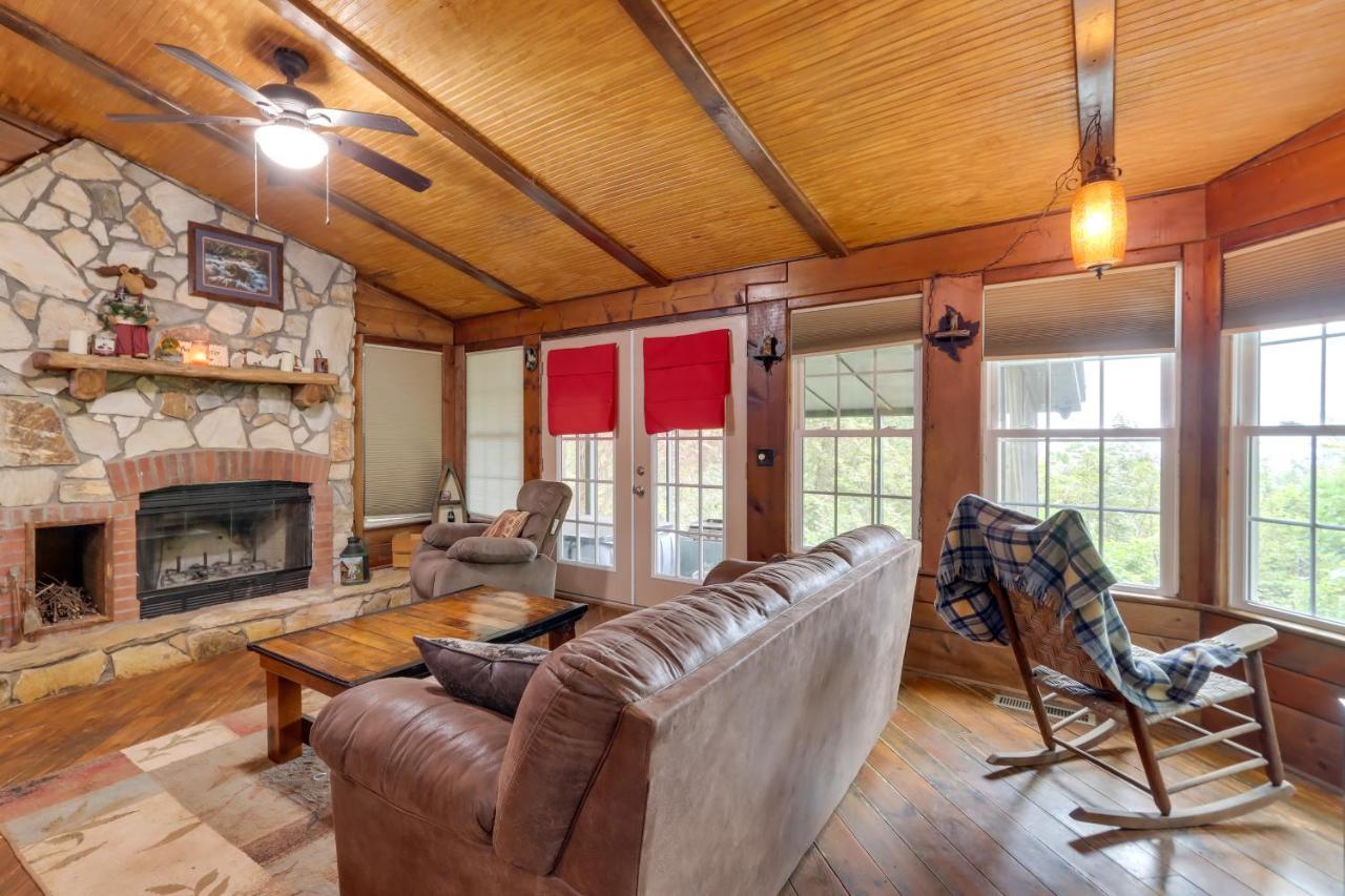 Mountaintop Ellijay Cabin With Private Hot Tub Екстериор снимка