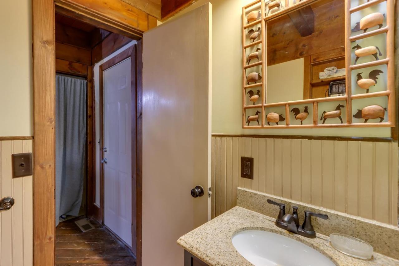 Mountaintop Ellijay Cabin With Private Hot Tub Екстериор снимка